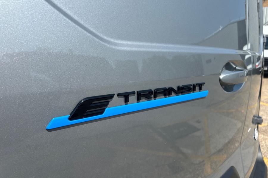 Ford E-TRANSIT COURIER Photo 7d9a4e91-43ff-4587-a4af-94a6cc11e65c.jpg