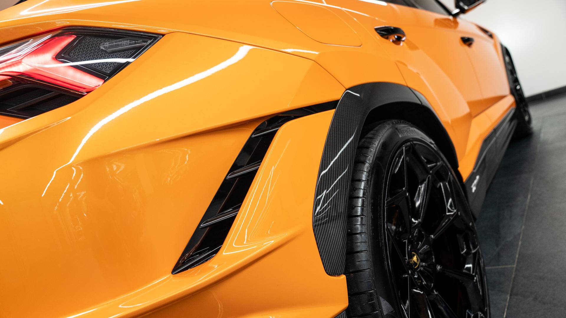 LAMBORGHINI Urus Photo 7da1978b-f56d-443b-a56d-700549041e2d.jpg