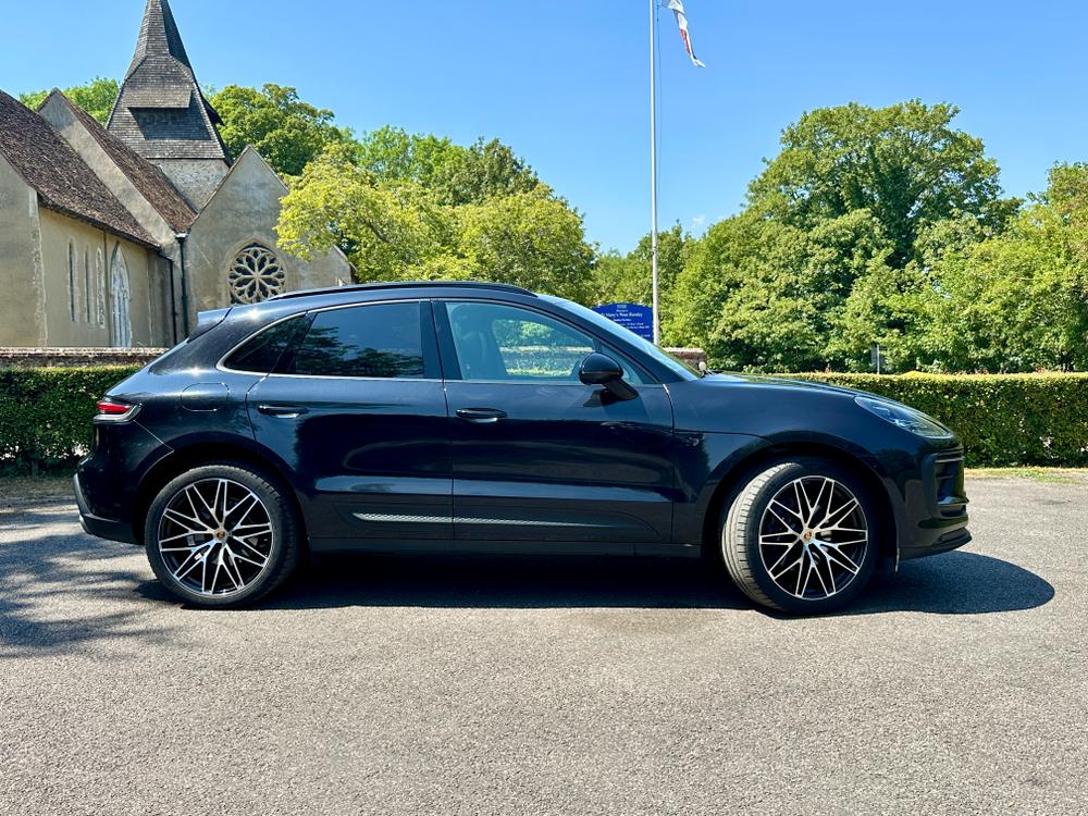 Used Porsche Macan RO22EWX 2