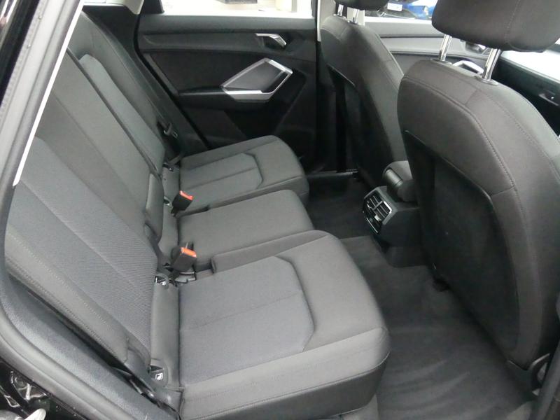 Audi Q3 Photo 7df25bc0-ed4b-42f2-af0e-b55a8b00a7fe.jpg