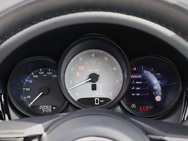 PORSCHE Macan Photo 43