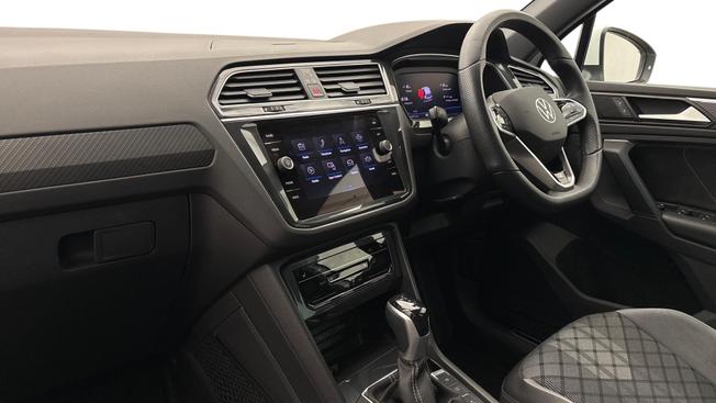 VOLKSWAGEN Tiguan Photo 2