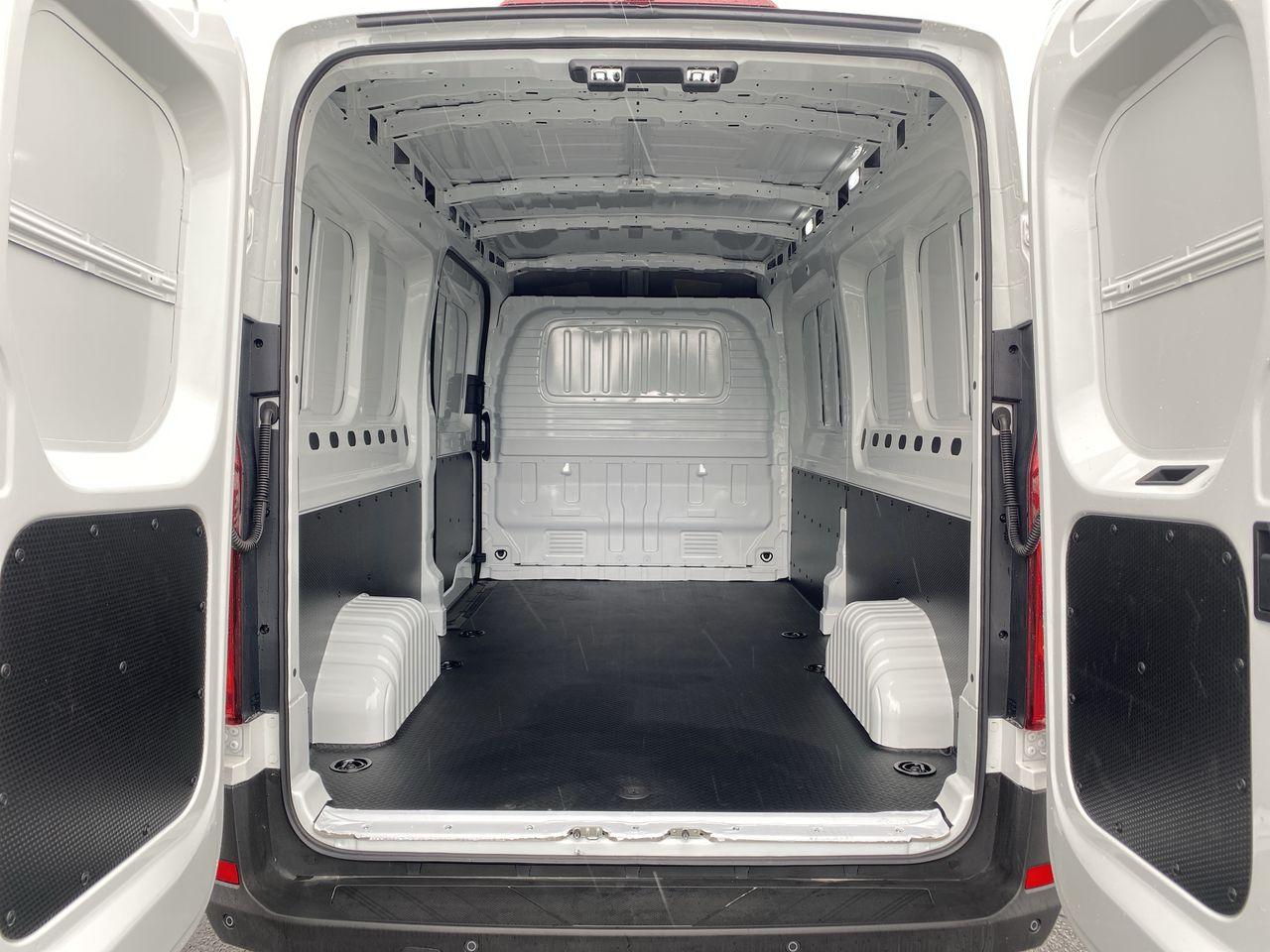 MAXUS DELIVER 9 LWB RWD 2.0 D20 150 - vehicle photo 7 for sale on PureCar