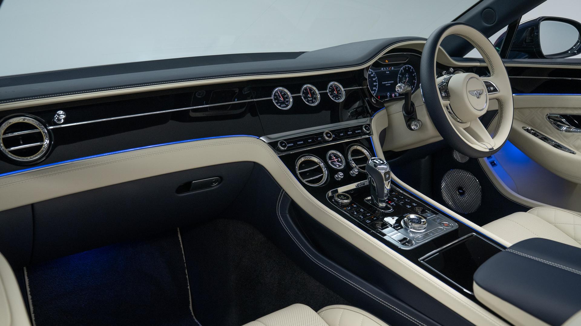 Bentley Continental Photo 7e3ab281-d2d8-41f6-b2bb-8c58635f1381.jpg