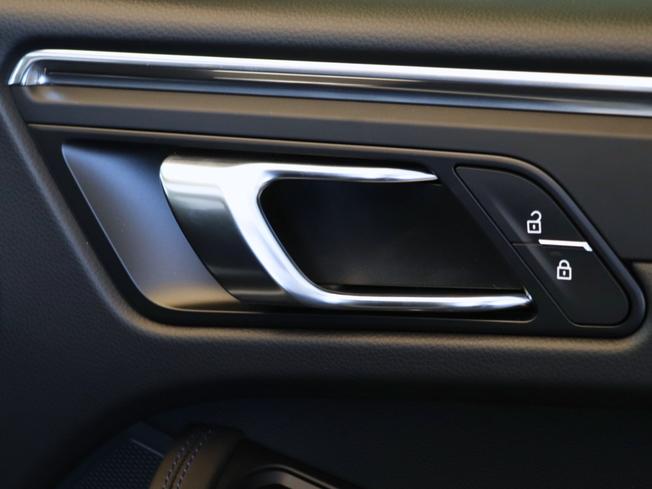 PORSCHE Macan Photo 12