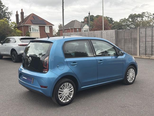 Volkswagen up! Photo 7e431d16-52f4-4f61-a5ef-fa492a21820e.jpg