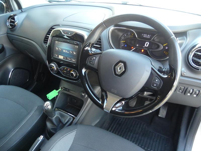 Renault Captur Photo 7e4cdafa-366e-4950-b717-6a9a1232f439.jpg