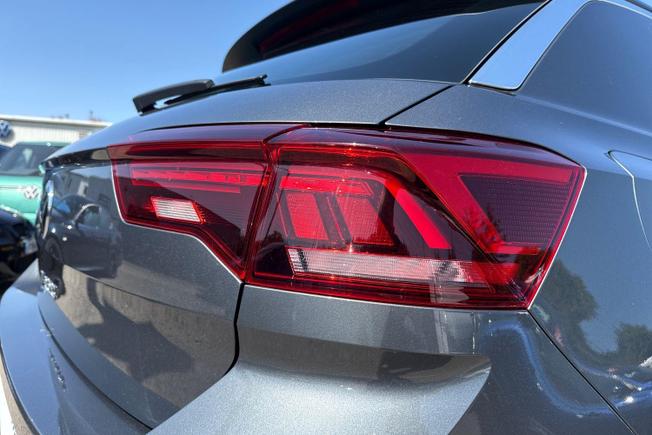 Volkswagen T-Roc Photo 18