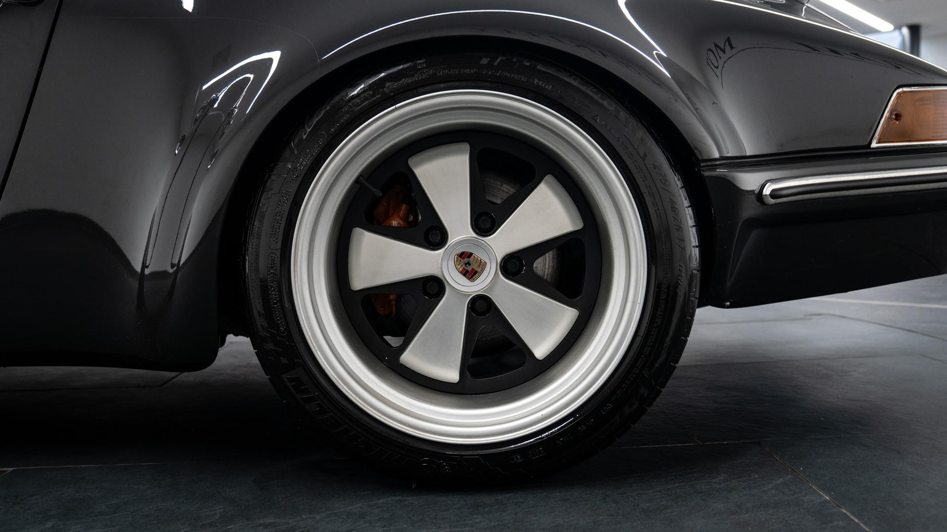Porsche 911 Retro Works Photo 7e6f584c-b0de-47b1-a7d6-fbb47646c051.jpg