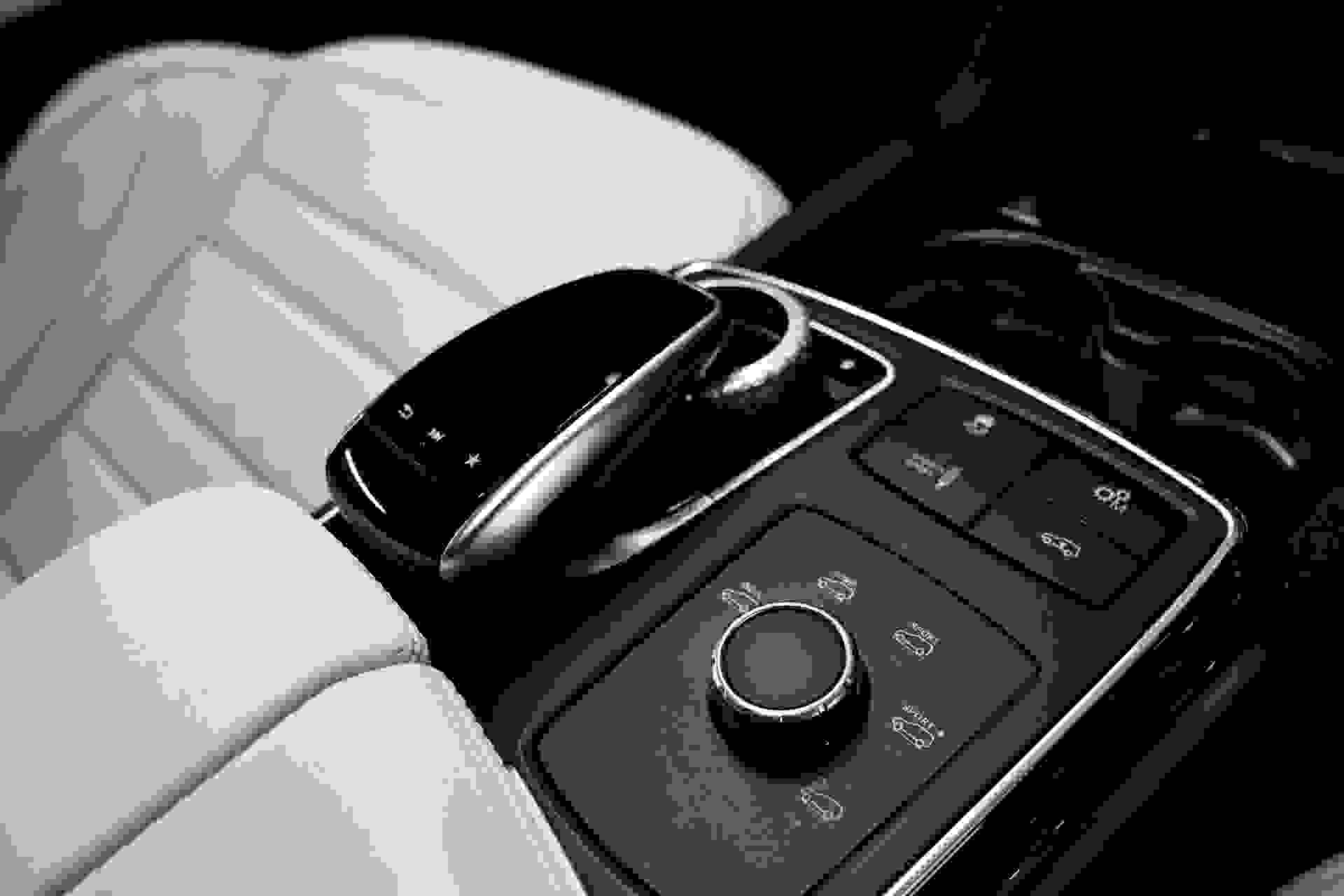 Mercedes-Benz GLE-CLASS Photo 7e8140e6-8896-4f93-a70e-c4d701a1e2c9.jpg