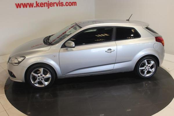 Kia ProCeed 1.6 CRDi 3 Hatchback 3dr Diesel Manual Euro 5 (113 bhp) Photo 3