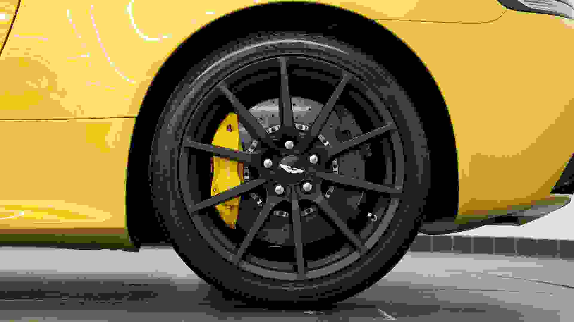 Aston Martin Vantage Photo 7e9d1fc9-76d8-4bde-96db-0cf87b6187e1.jpg