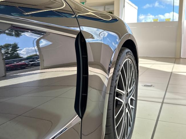 PORSCHE Panamera Photo 18