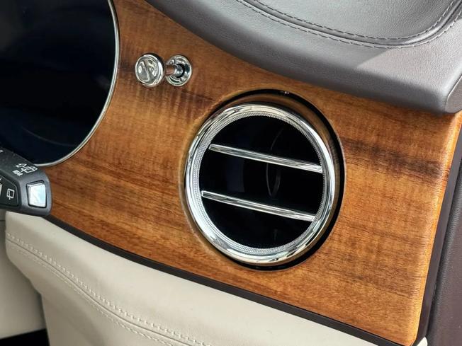 BENTLEY Bentayga Photo 23