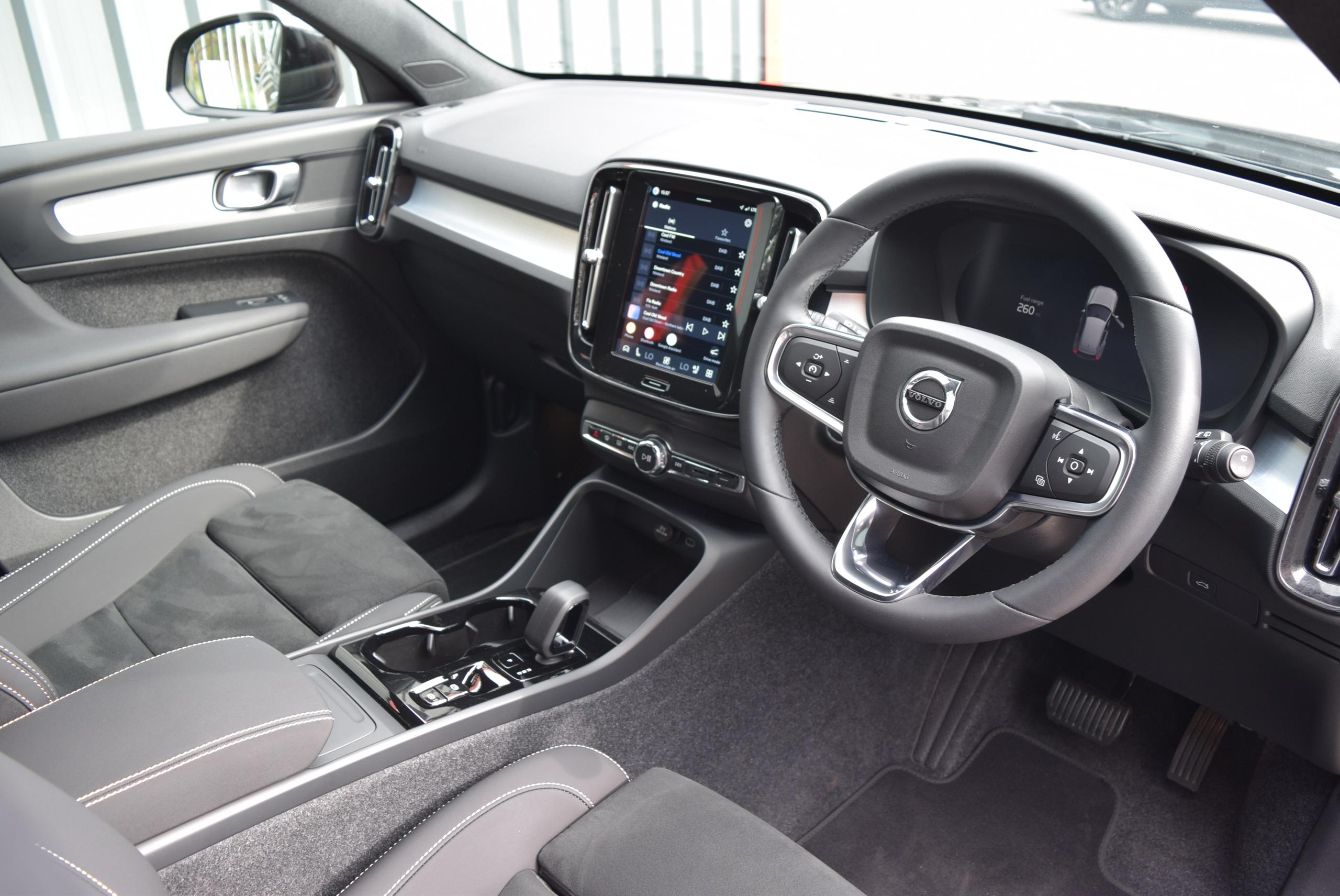 2026 VOLVO XC40 2.0 B4P Plus Dark 5dr Auto - vehicle photo 3 for sale on PureCar