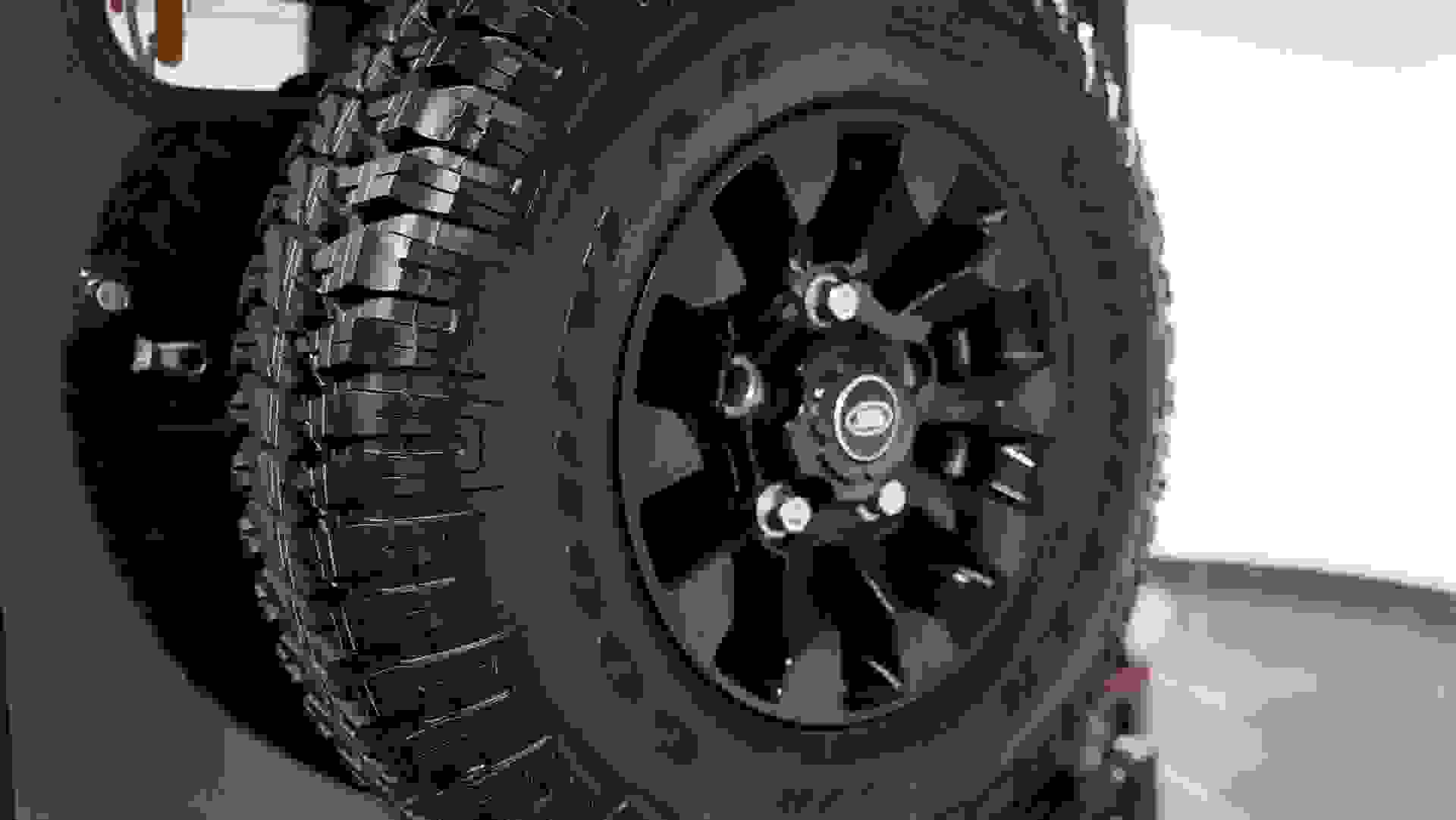 Land Rover DEFENDER 90 Photo 7eb5a84e-cd83-48ab-bcc3-3ad2149ebe84.jpg