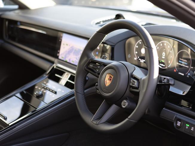 PORSCHE Panamera Photo 8