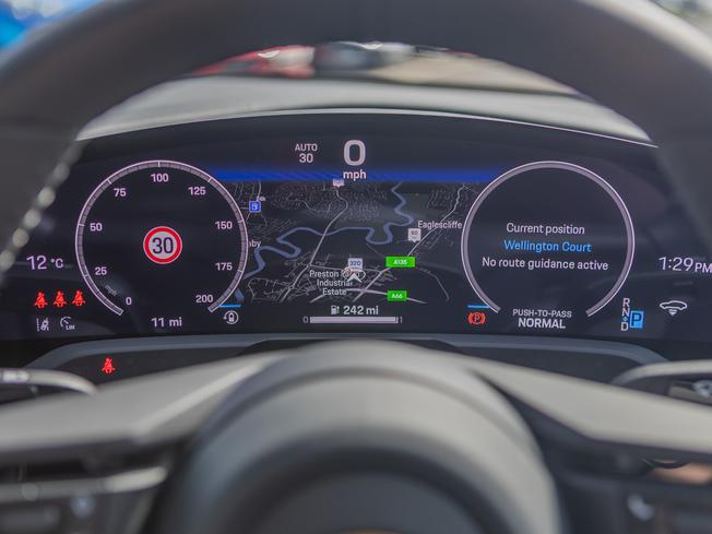 PORSCHE Taycan Photo 16