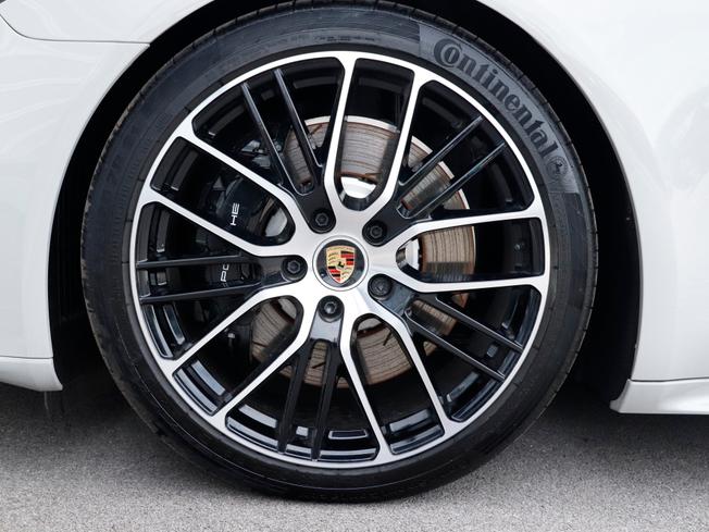 PORSCHE Panamera Photo 4