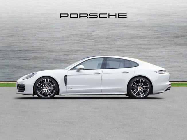 PORSCHE Panamera Photo 5
