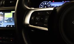 Jaguar F-PACE Photo 8