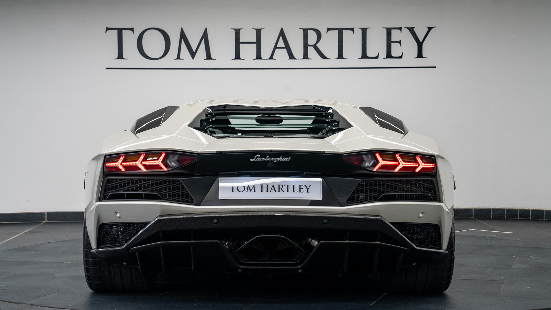 LAMBORGHINI Aventador Photo 7f541e51-6efe-4981-be3c-5d31a9464b90.jpg