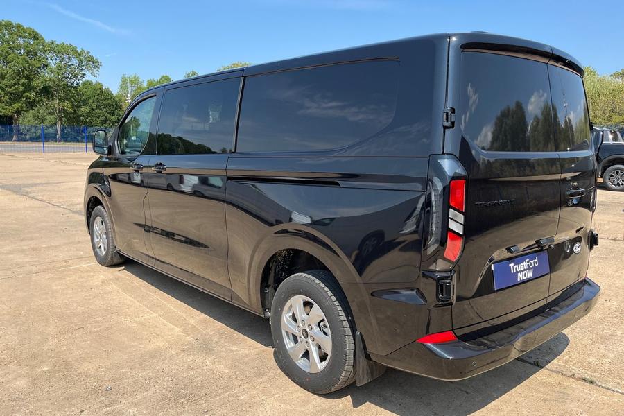 Ford TRANSIT CUSTOM Photo 7f76136b-6e2f-4325-ab06-af8491025d7f.jpg
