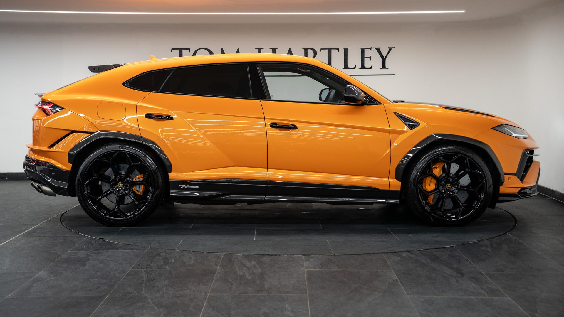 LAMBORGHINI Urus Photo 7f7978a9-a180-4eef-a05e-69dda5d6baf0.jpg