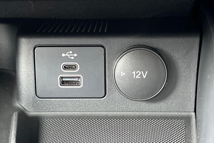 Ford FOCUS Photo 7f7a1efa-3c12-4b1b-84d9-eda43d043755.jpg