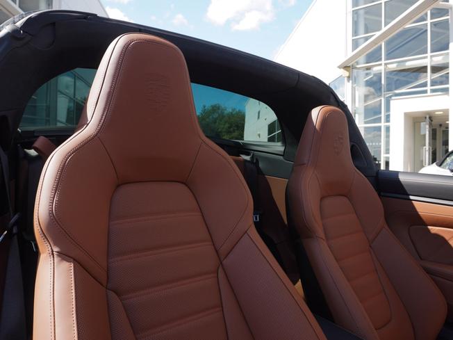 PORSCHE 911 Photo 11