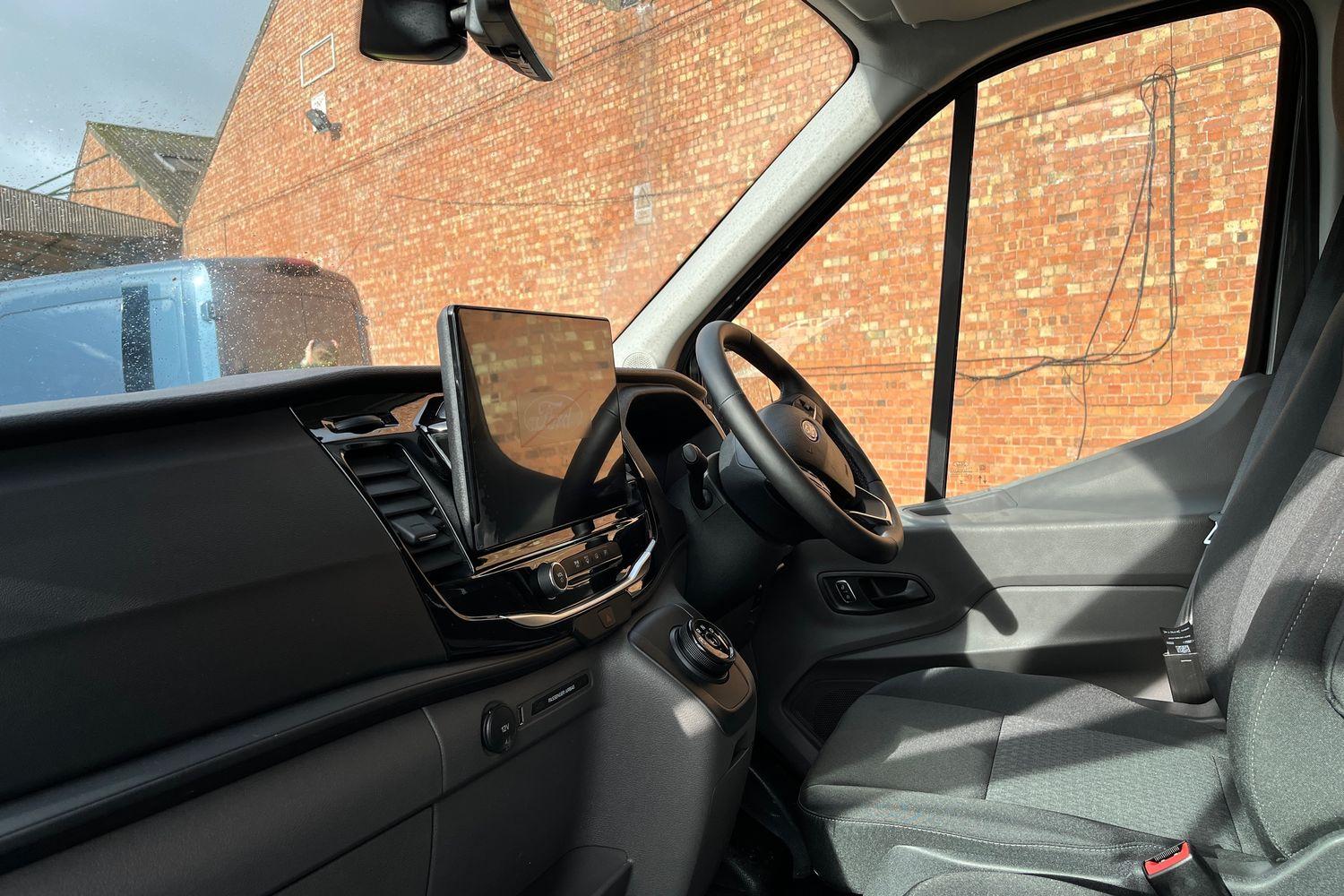 Ford E-TRANSIT Photo 2