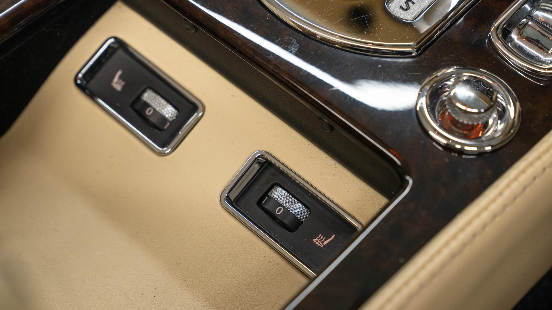 Bentley Azure Photo 7f8d57cf-4f21-4688-a113-ddc2d14321d7.jpg