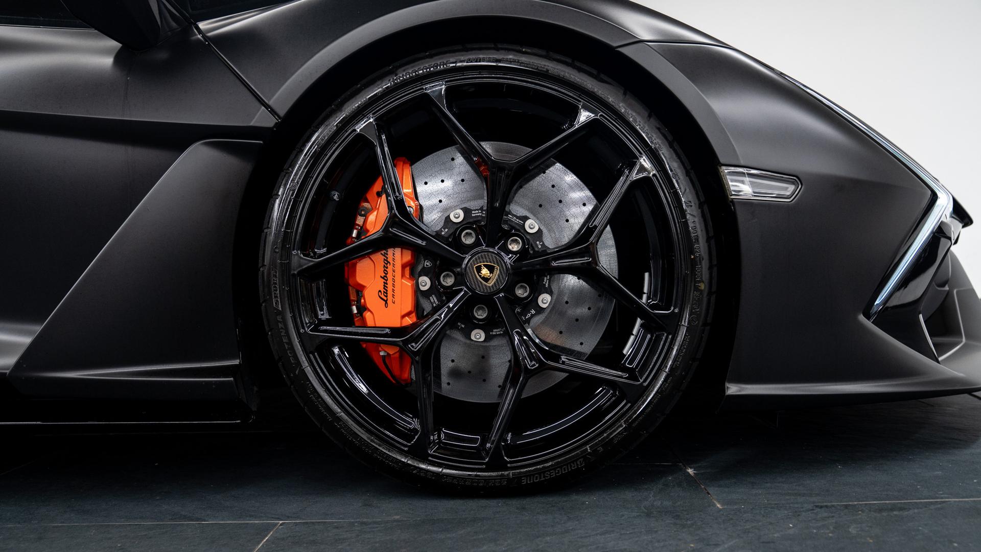 LAMBORGHINI Revuelto Photo 7fb45589-7543-4bf6-b9d3-ad0a96abe688.jpg