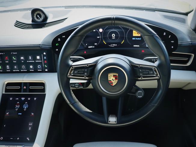 PORSCHE Taycan Photo 36