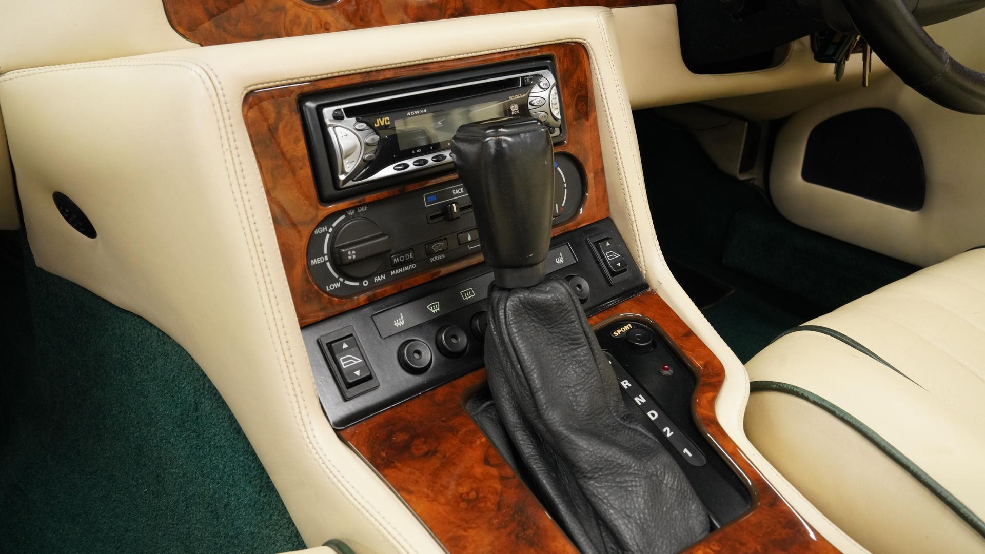 Aston Martin Virage Photo 7fbe2fac-67f9-4691-831b-77ffc28d7b05.jpg
