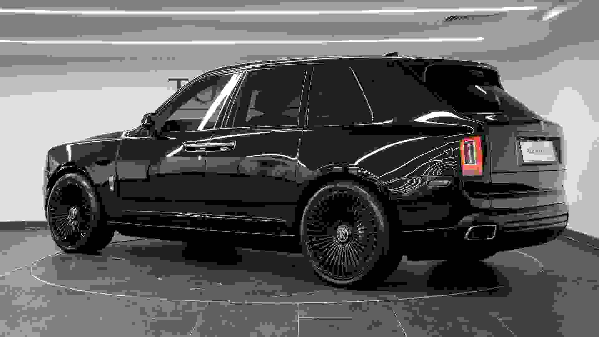 Rolls-Royce Cullinan Photo 7fc02867-6c94-4175-a2fe-ae2043f7b78a.jpg