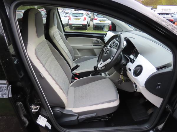 Used Volkswagen up! LP23OKR 17