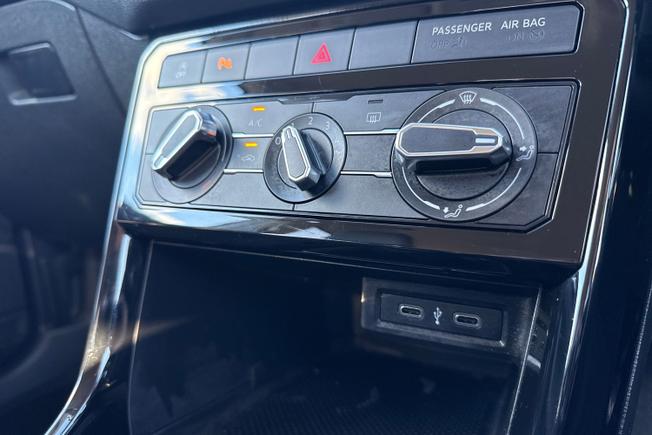 VOLKSWAGEN T-Cross Photo 28