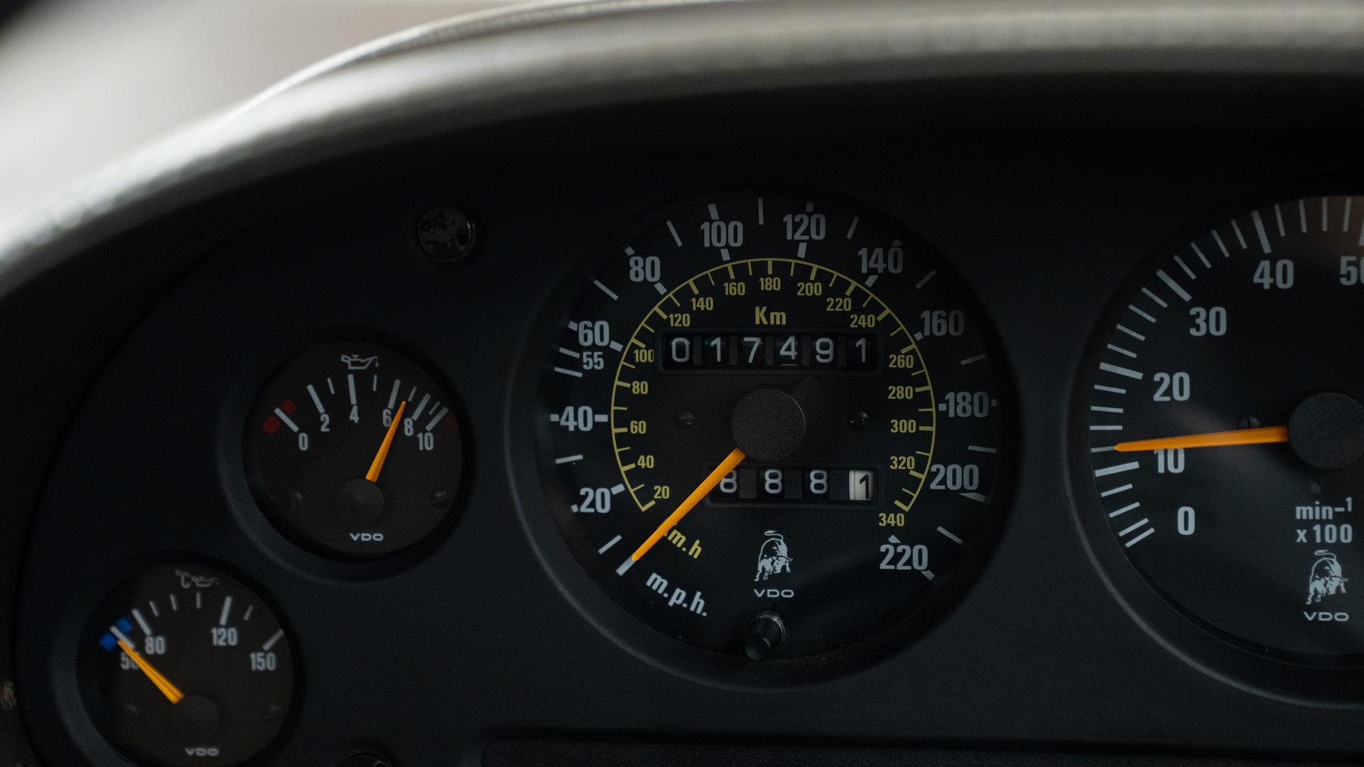 LAMBORGHINI Diablo Photo 80196ee7-b82c-4727-b09d-ac63ee868769.jpg