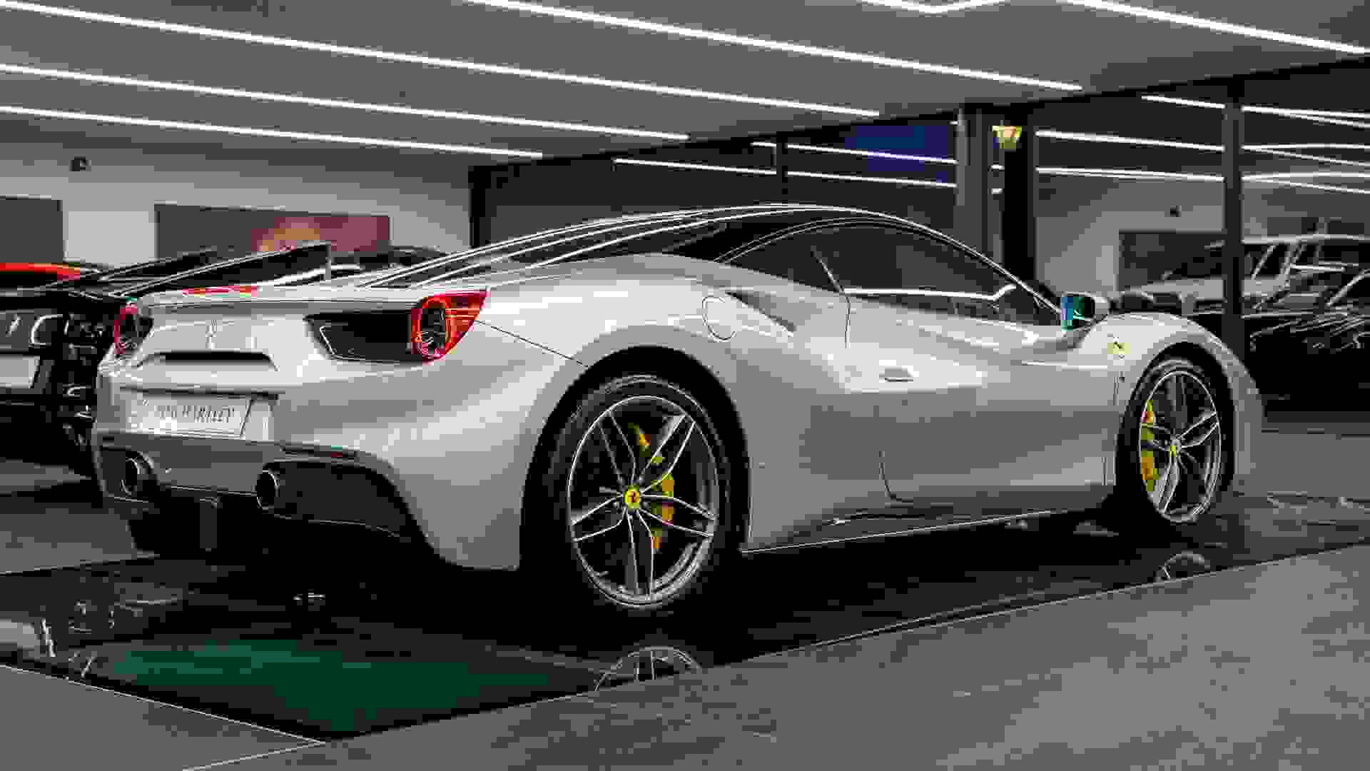 Ferrari 488 Photo 802bc2bc-8745-4ad7-9a95-07330c8ee860.jpg