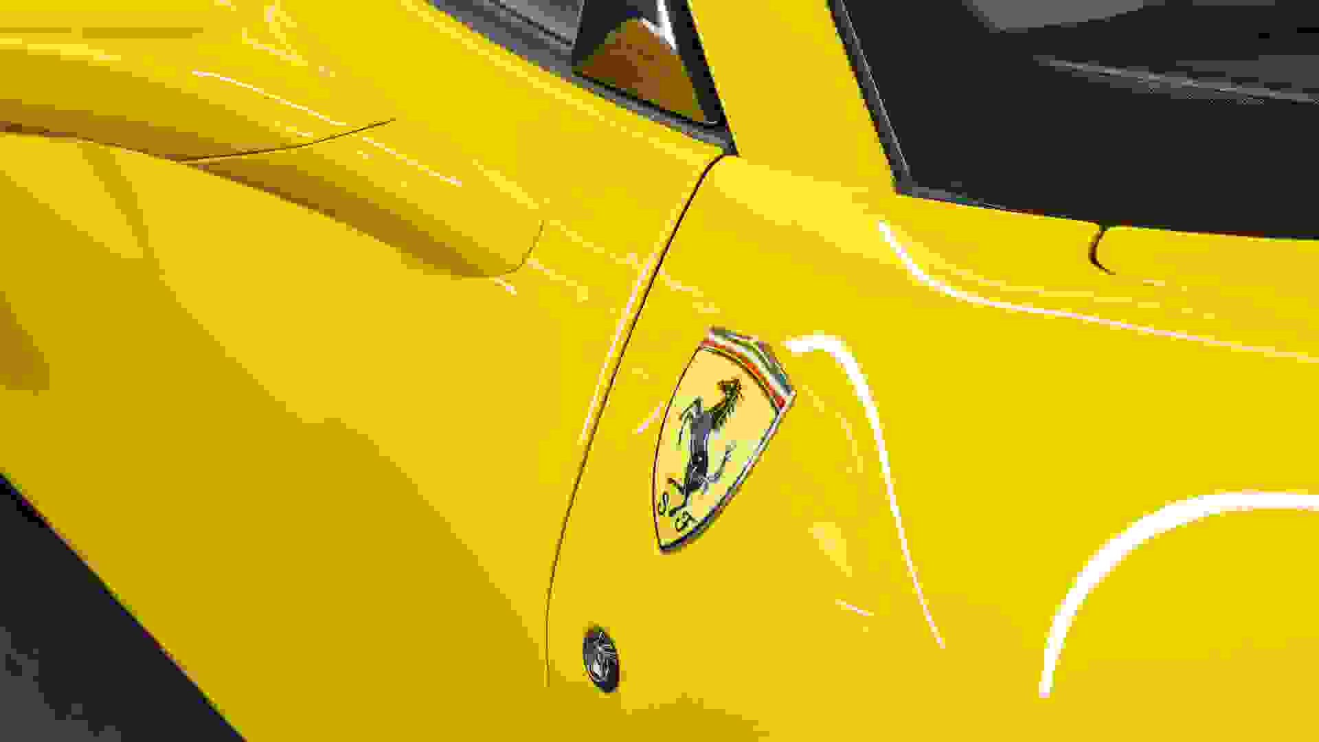 Ferrari F8 Photo 803febb6-a4e2-4c83-bbe7-c0166e77394f.jpg