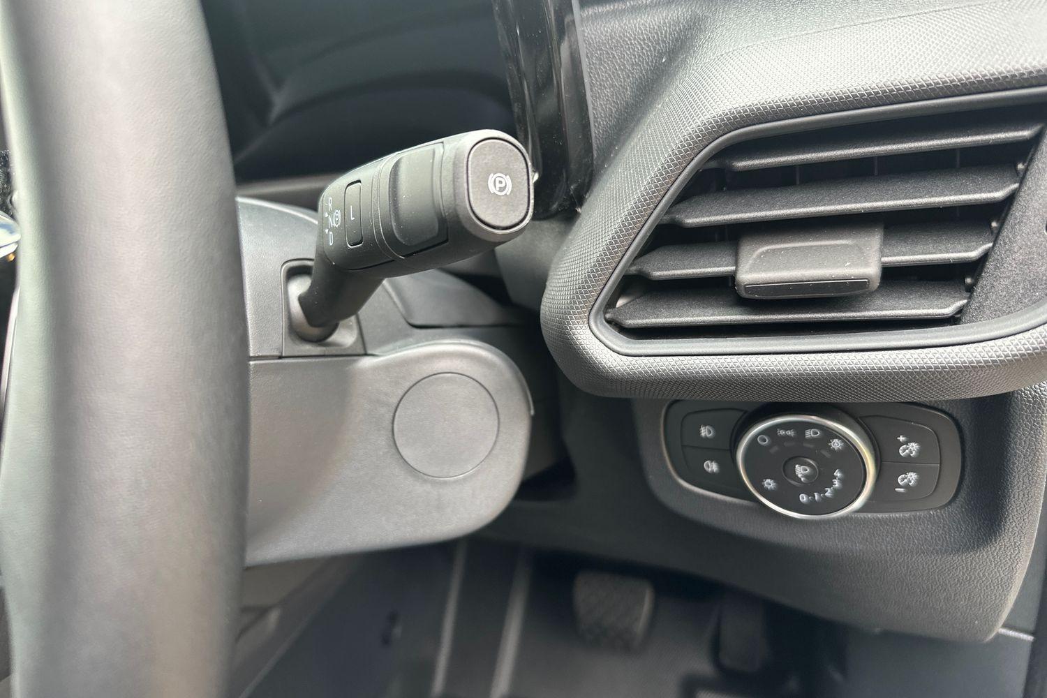 Ford E-TRANSIT COURIER Photo 27