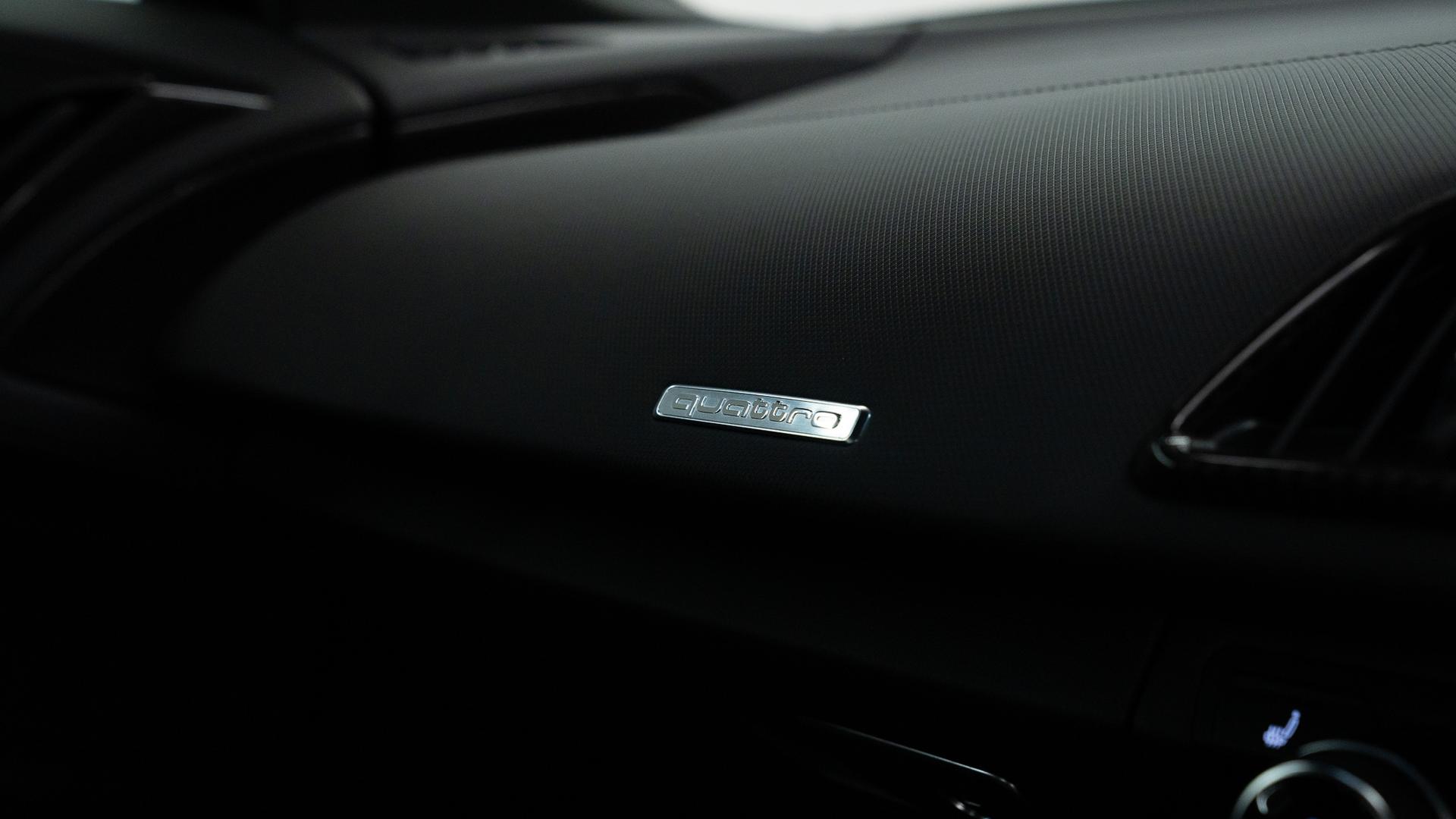 Audi R8 Photo 8053655d-f330-42ef-92fc-d4125fe73860.jpg