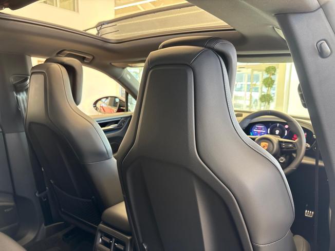 PORSCHE Macan Photo 43
