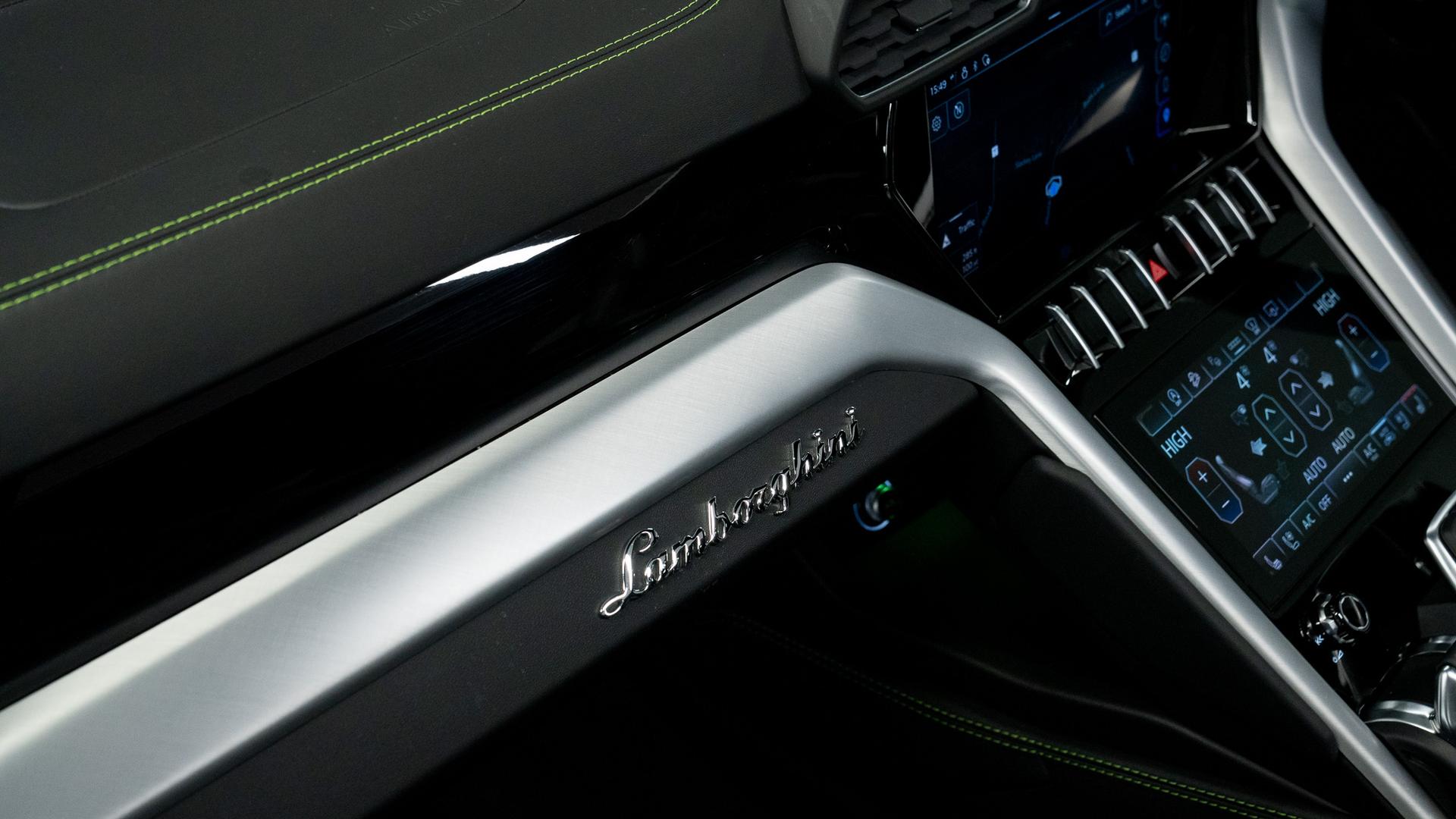 LAMBORGHINI Urus Photo 806af2e3-2ce6-4532-a64d-b0d337ce7d69.jpg