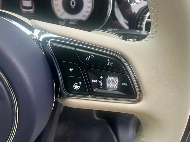 BENTLEY Bentayga Photo 34