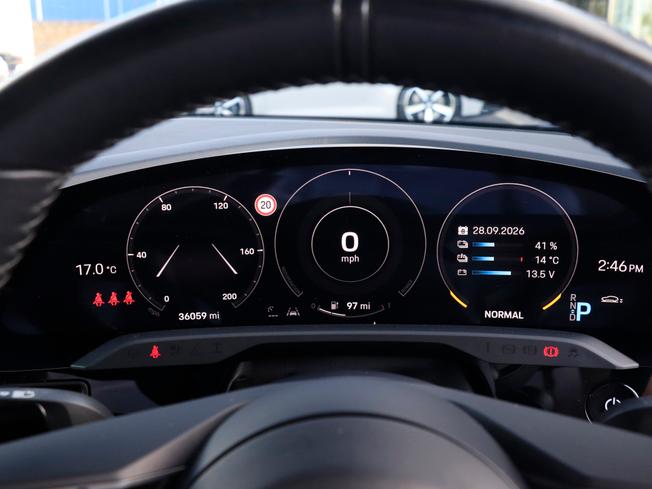 PORSCHE Taycan Photo 21