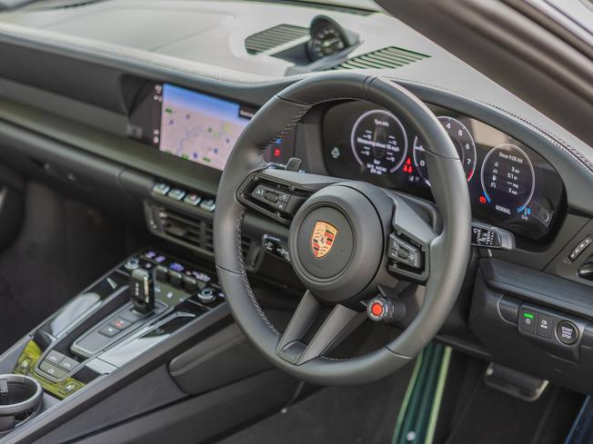 PORSCHE 911 Photo 11