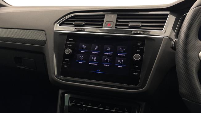 VOLKSWAGEN Tiguan Photo 8