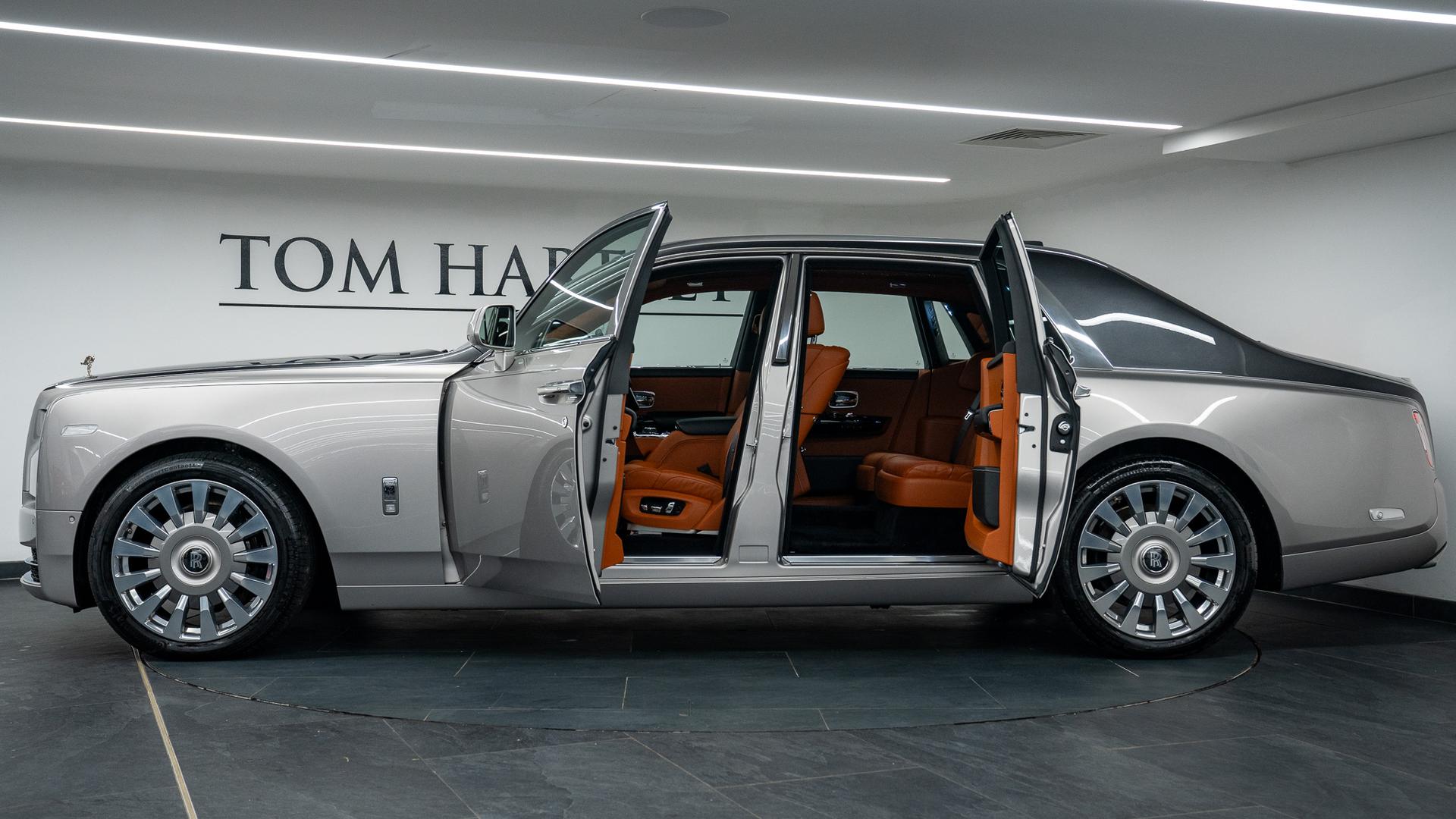 Rolls-Royce Phantom Photo 80db3fac-305a-41f0-8f3d-c20de484ba72.jpg